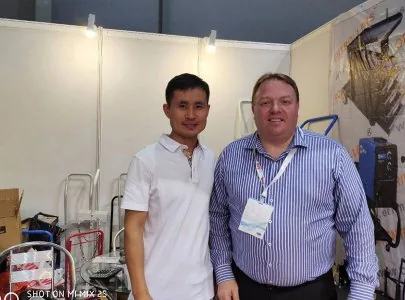 Customer visit at our Qingdao factory, photo 3